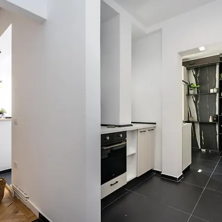 Daire Qult - The Architect Bükreş